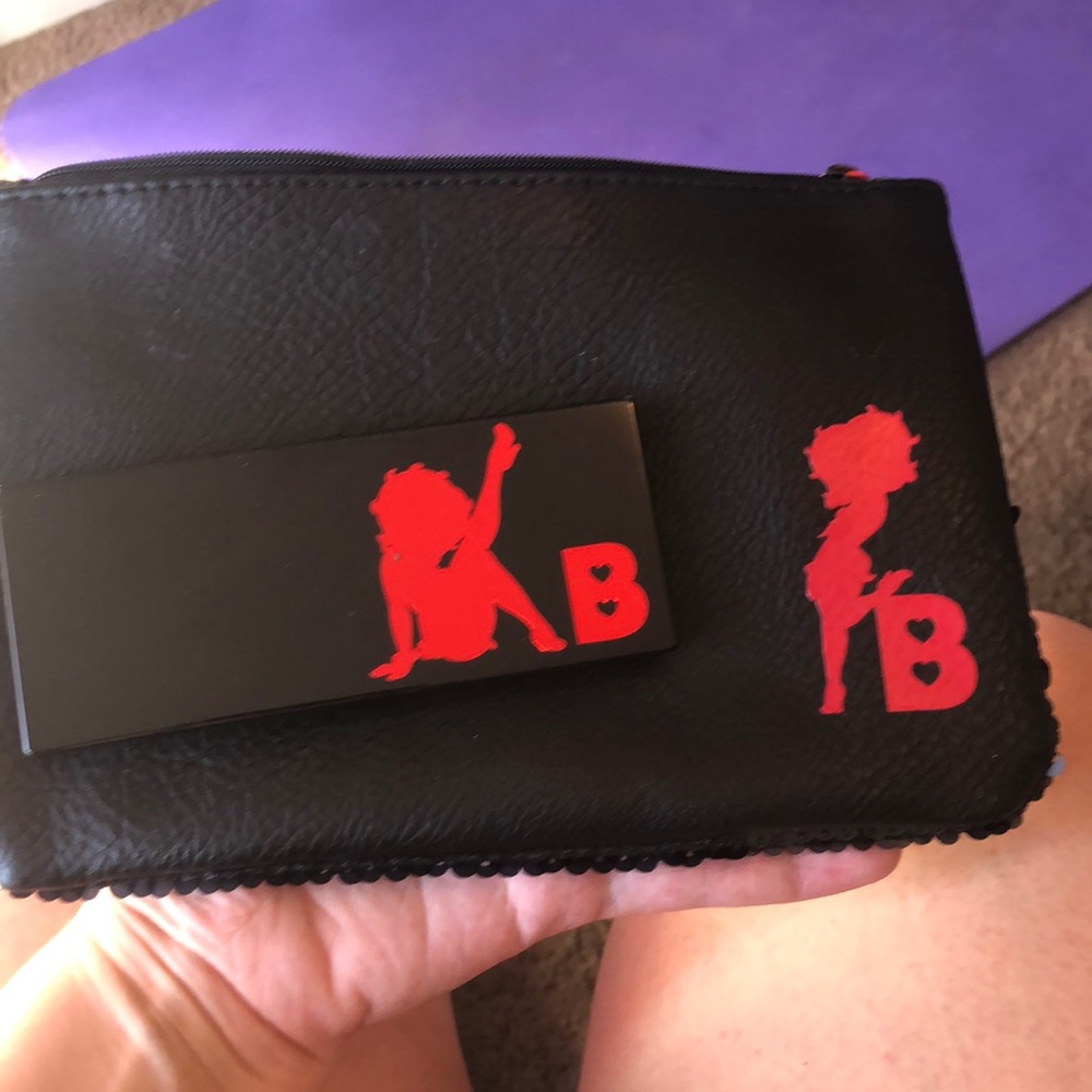 IPSY EXCLUSIVE BETTY BOOB BAG AND BLUSH PALETTE
